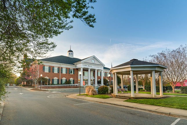 city street in Matthews, North Carolina